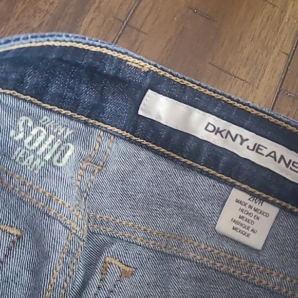 DKNY Dark Wash Bootcut Jeans Size 2R - Picture 3 of 6